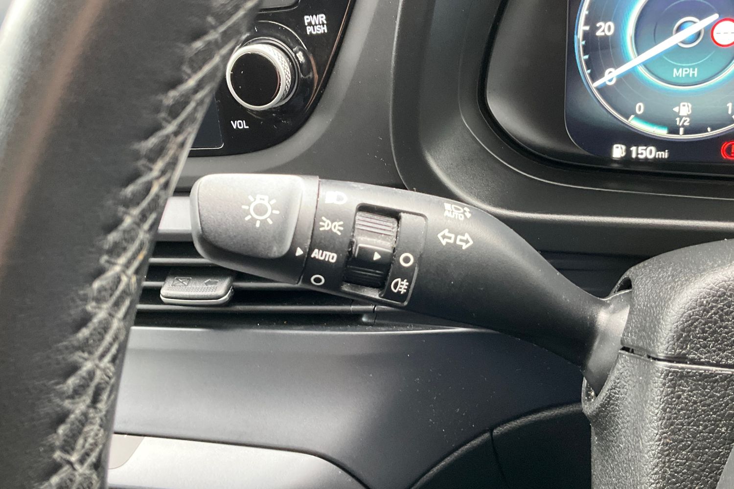 Hyundai BAYON Photo 13