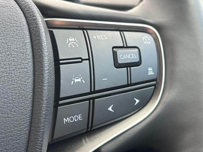 LEXUS Ux Photo 17