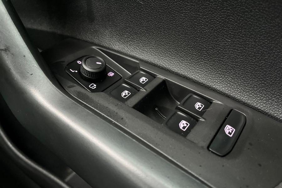 Volkswagen POLO Photo autoimg-982c2bf44c4a8f55c0c85abd65fafe16cf9ddff5.jpg