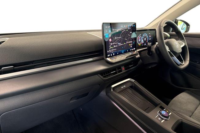 VOLKSWAGEN T-Roc Photo 2