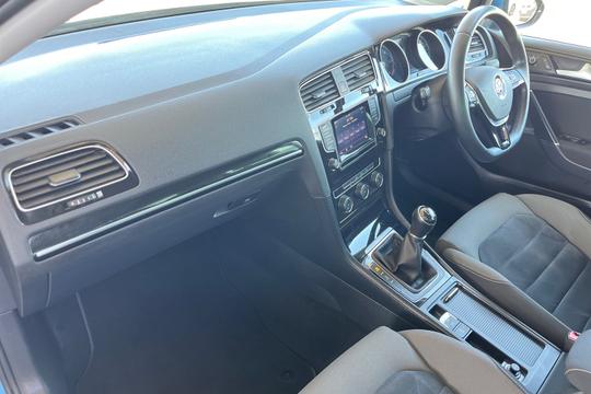 Volkswagen Golf Photo autoimg-98317a678d12205e6068fac2a36ce6313a0c502d.jpg