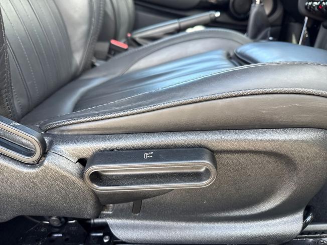 MINI Hatch Photo 23