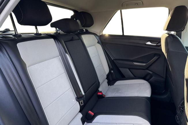 VOLKSWAGEN T-Roc Photo 9