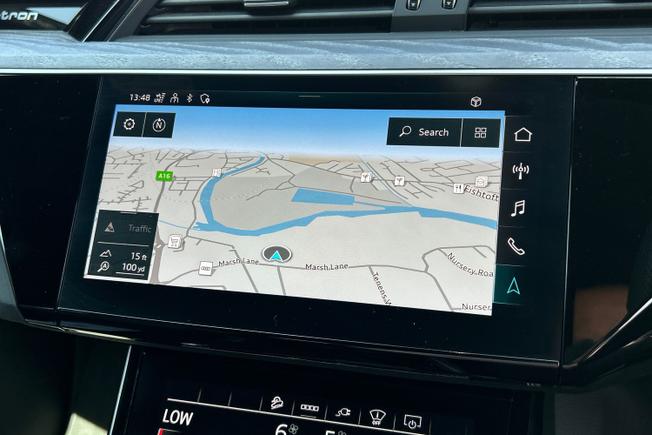 Audi e-tron S Photo 14