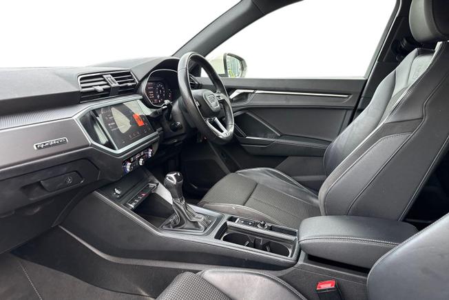AUDI Q3 Photo 2