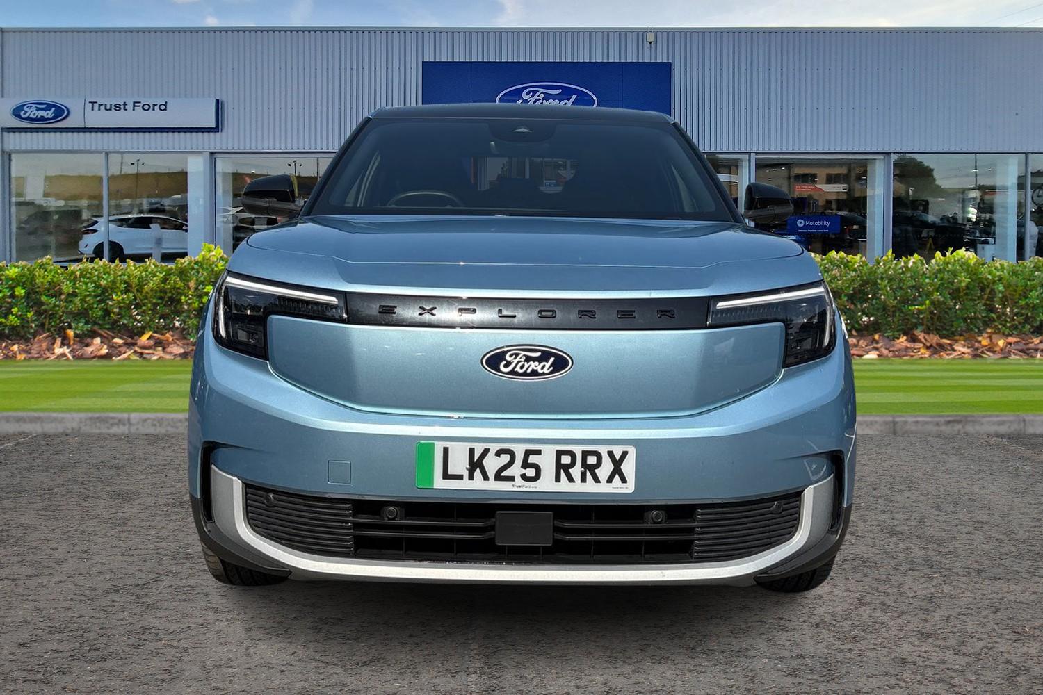 Ford Explorer Photo 11