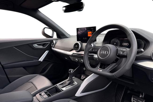 AUDI Q2 Photo 6