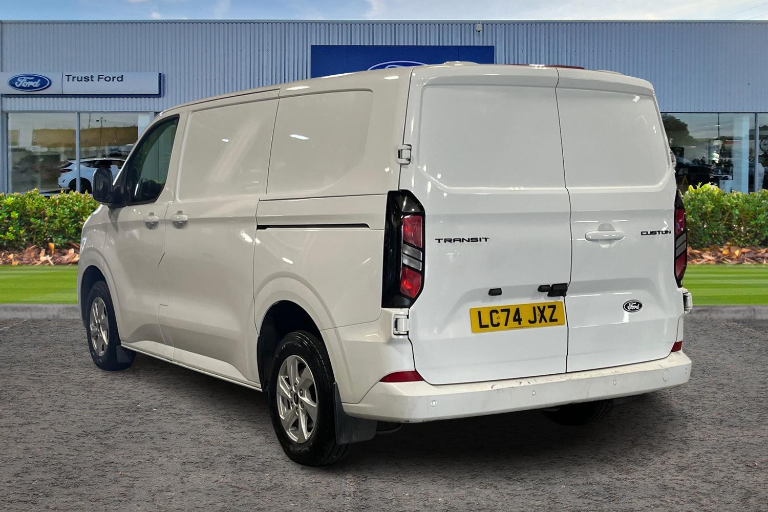 Ford TRANSIT CUSTOM Photo 1