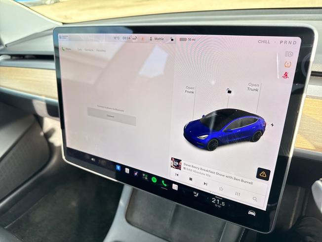 TESLA Model 3 Photo 15