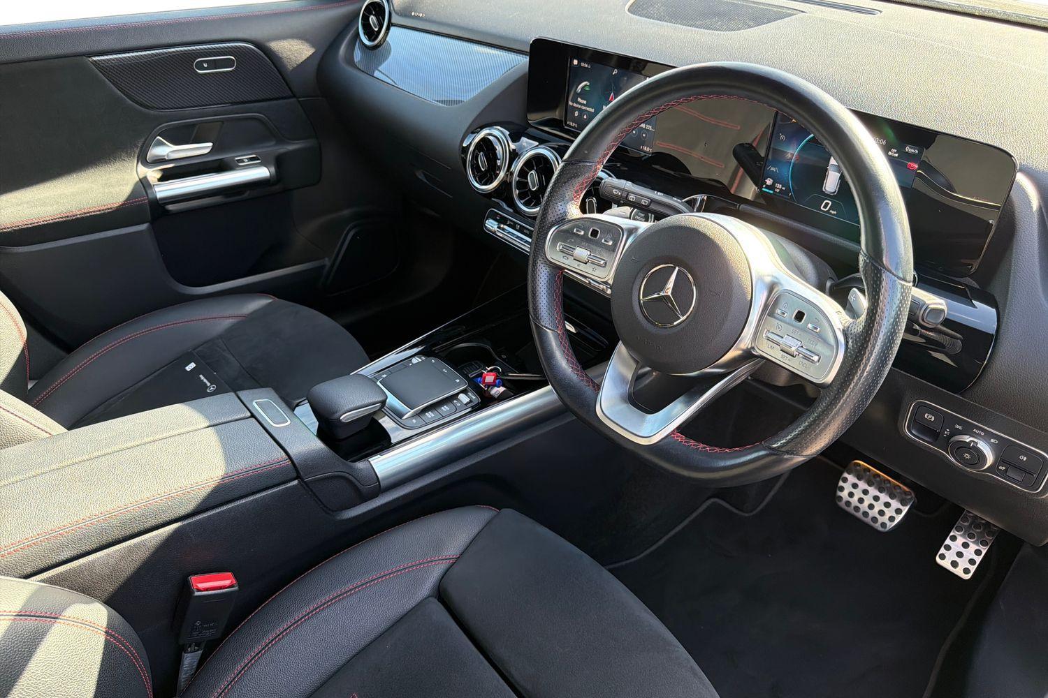 Mercedes-Benz GLA Photo 8