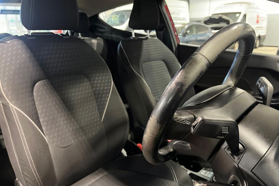Ford FIESTA Photo autoimg-984e04bcbb6d4d1feee4f62f05f52a250cf33ab2.jpg