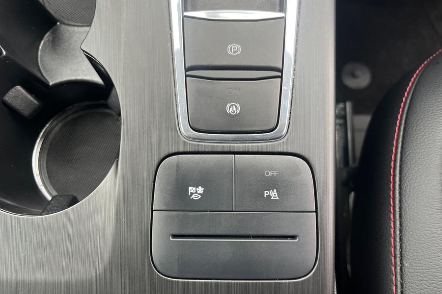 Ford Kuga Photo autoimg-9855093ead19b84476070c9a8a09bfbf32dc965d.jpg