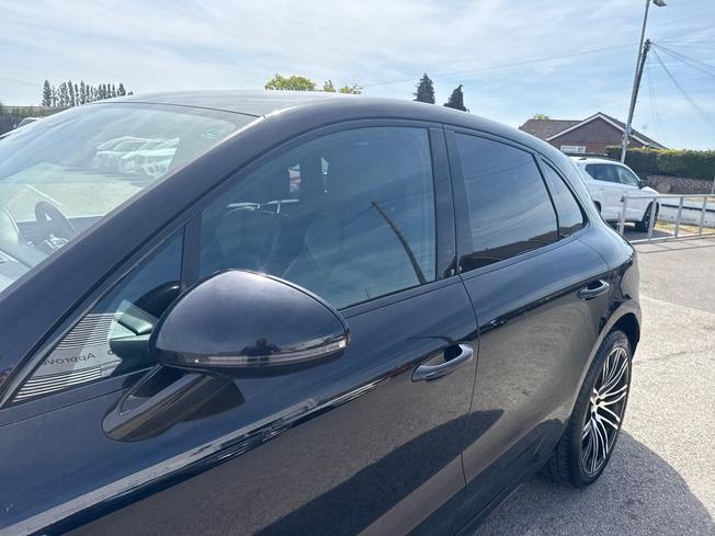 PORSCHE Macan Photo 35