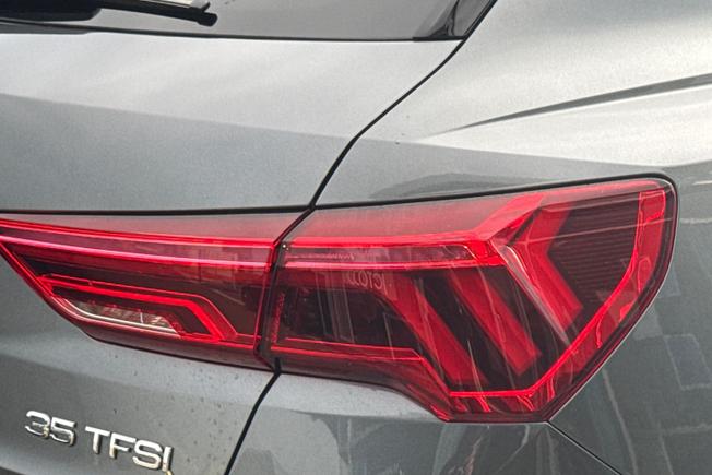 AUDI Q3 Photo 18