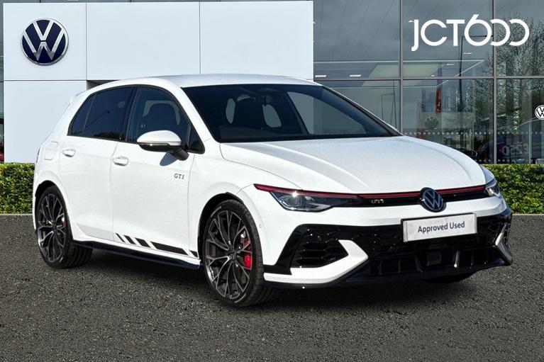 Used 2025 VOLKSWAGEN Golf 2.0 TSI GTI Clubsport Hatchback 5dr Petrol DSG Euro 6 (s/s) (300 ps) White at JCT600