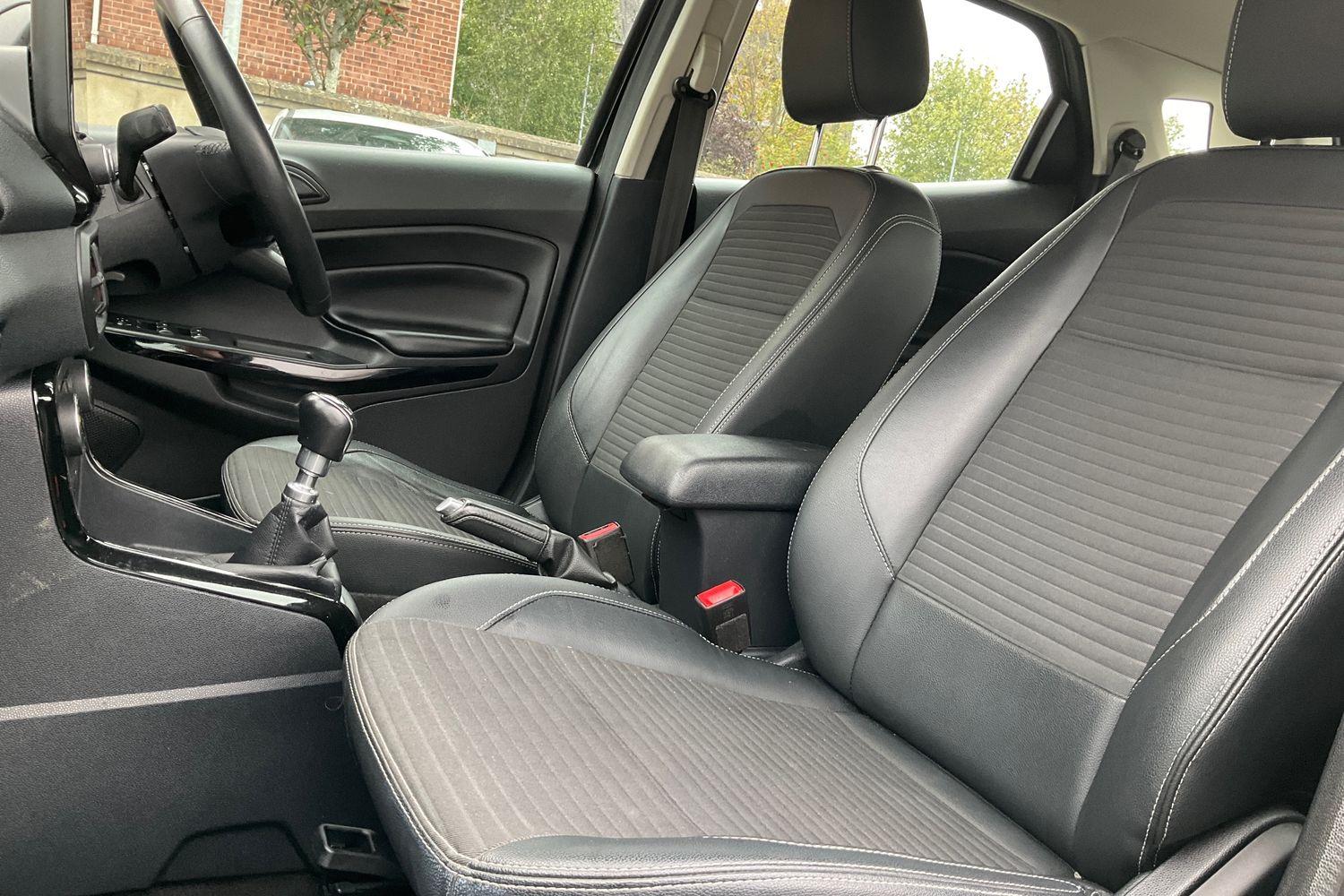 Ford ECOSPORT Photo 18