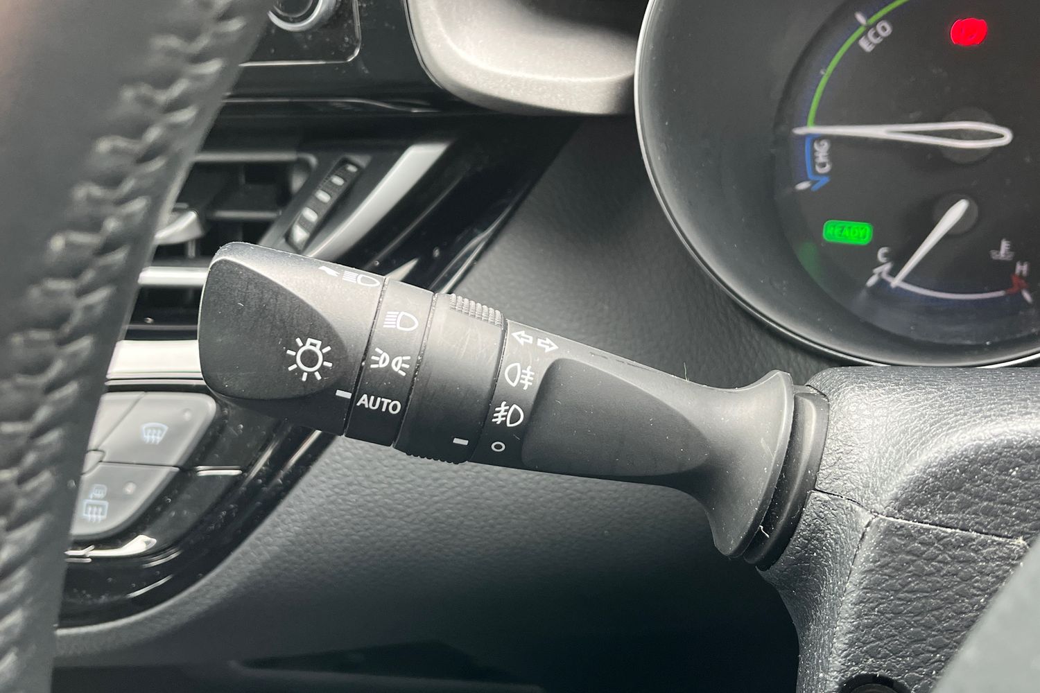 Toyota C-HR Photo 13