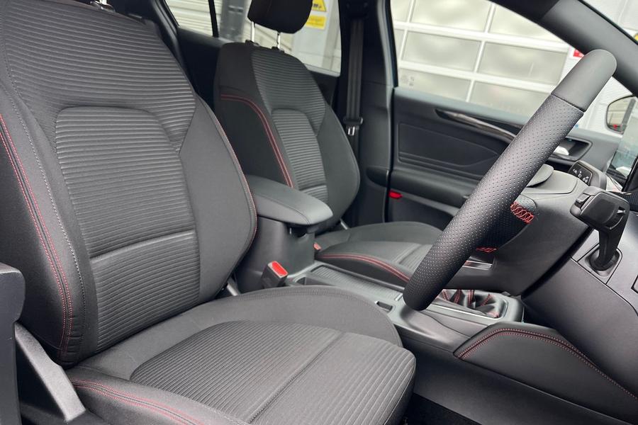 Ford Focus Photo autoimg-9863294999107b7267fd058425710c53efe03d2a.jpg