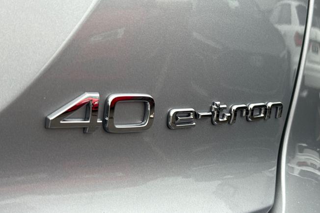 AUDI Q4 e-tron Photo 28