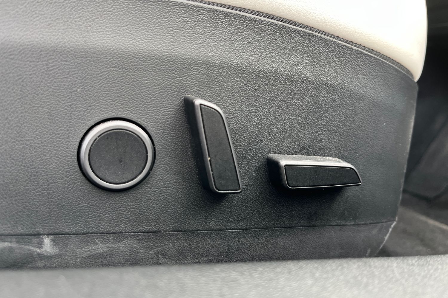 TESLA Model 3 Photo 37