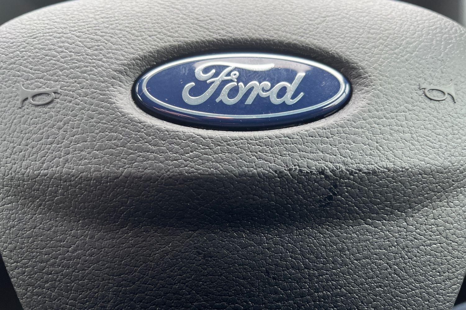 Ford E-TRANSIT Photo 38