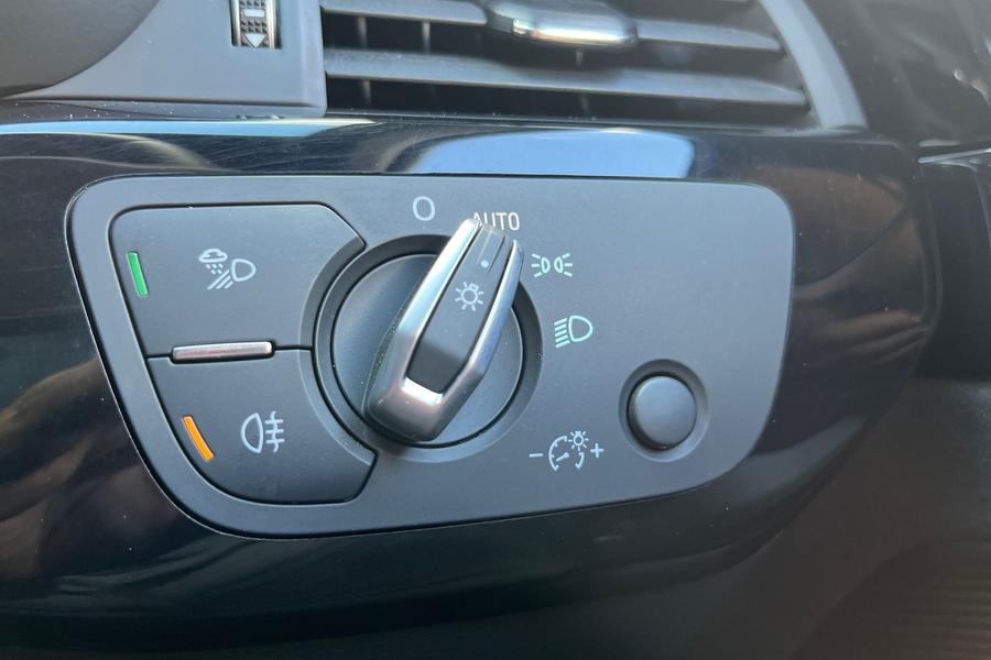 Audi A4 Photo autoimg-98733410f50c77d77cea755838195123bd50902b.jpg