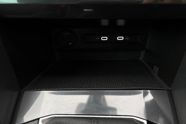 VOLKSWAGEN Tiguan Photo 22