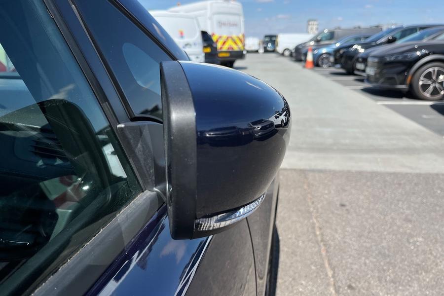Nissan LEAF Photo autoimg-9875d873e12d5f6872e6a1af389f087db155e2b5.jpg