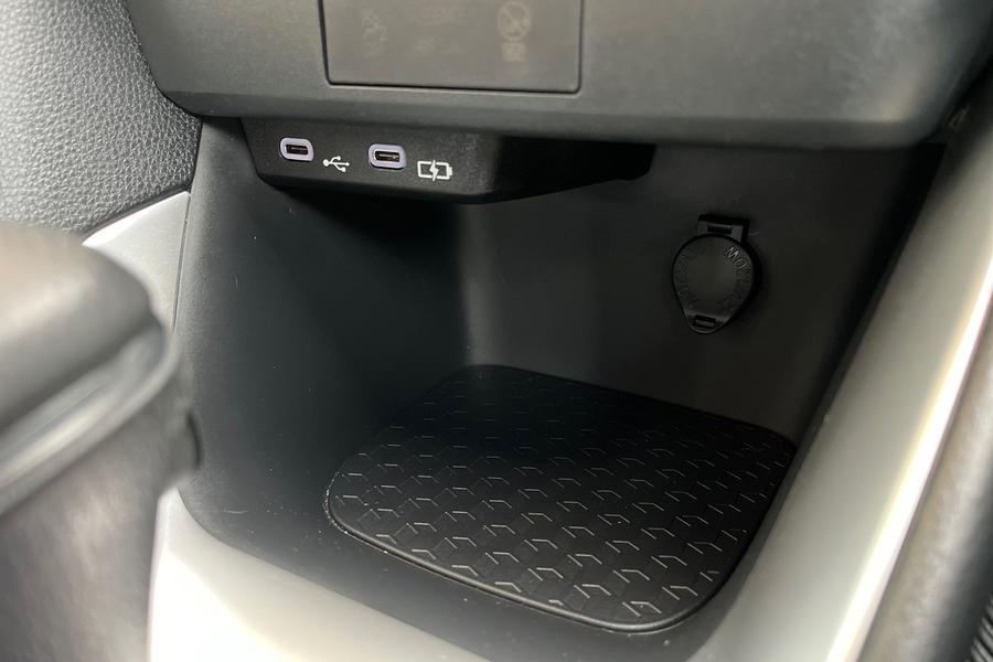 Toyota Yaris Photo autoimg-987a892062244cbab3ca5600b9b69b3086ff00c6.jpg