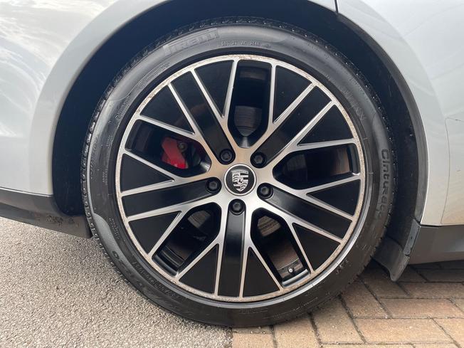 Porsche Taycan Photo 60