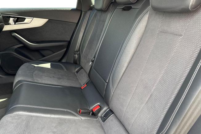 AUDI A4 Avant Photo 9