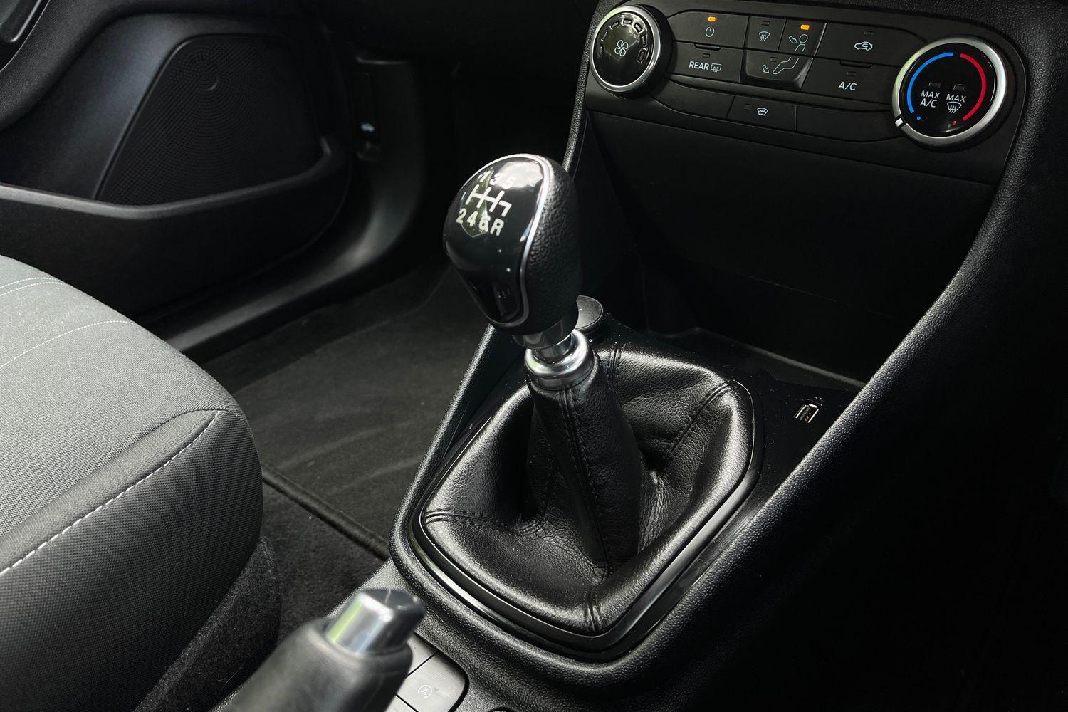 Ford Fiesta Photo 32