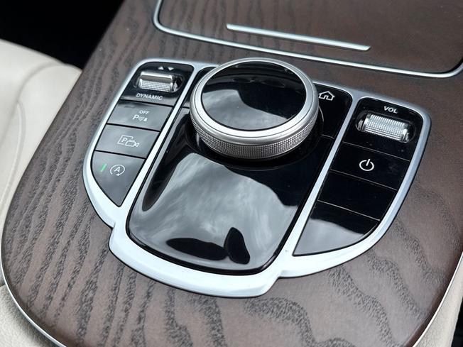 MERCEDES-BENZ E Class Photo 32