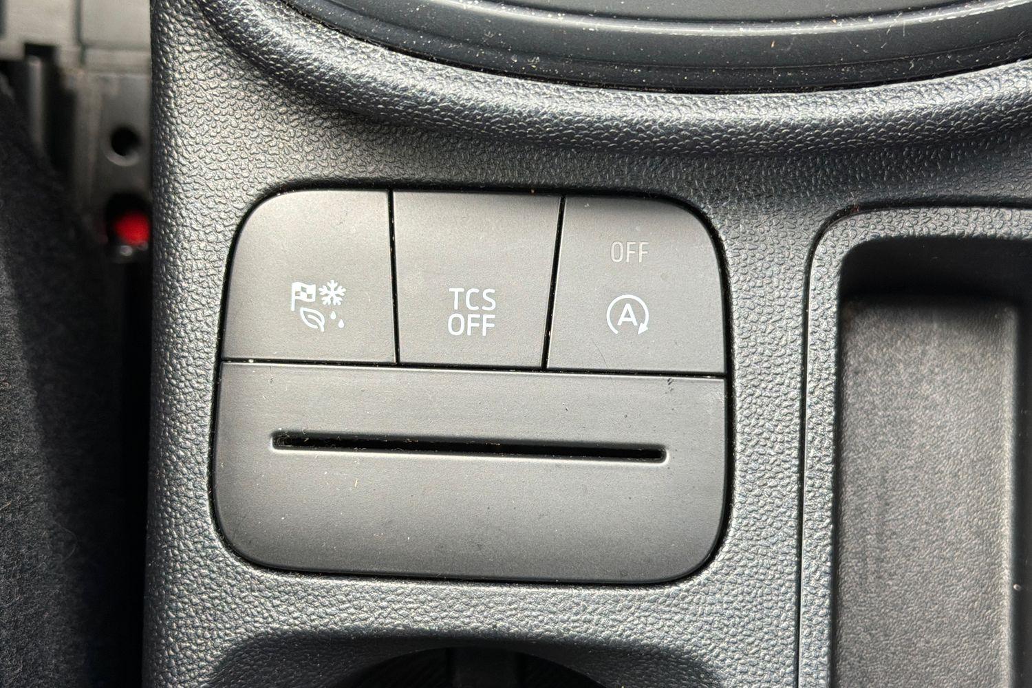 Ford FIESTA Photo 33