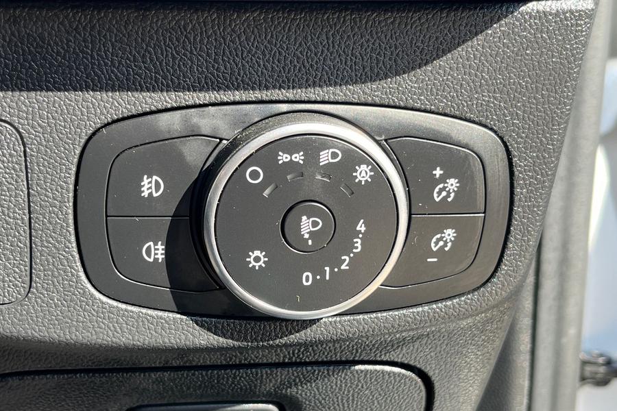 Ford Focus Photo autoimg-988b27bcc106b585402aebf5d719ad5f28f6df63.jpg