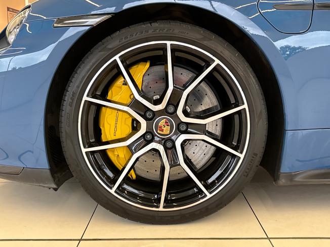 PORSCHE Taycan Photo 25
