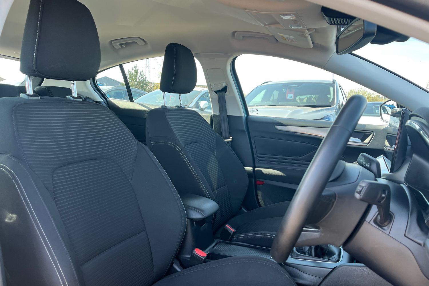 Ford Focus Photo 16