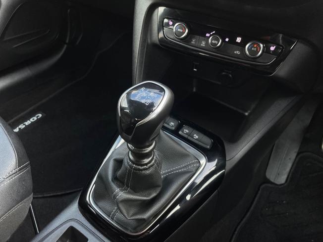 VAUXHALL Corsa Photo 41
