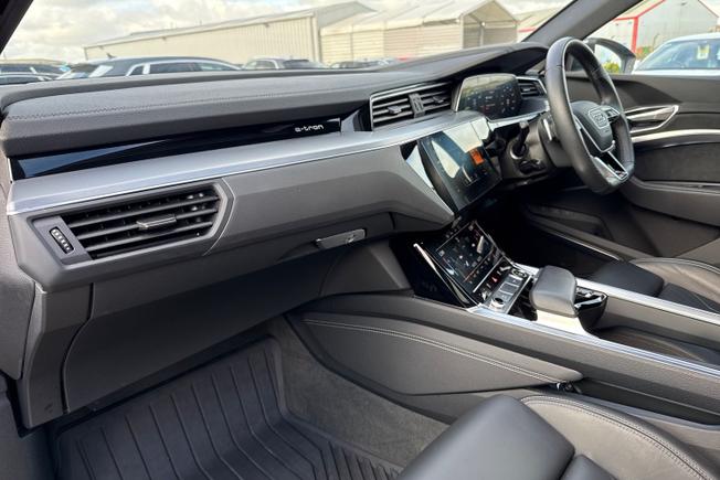 AUDI e-tron Photo 25