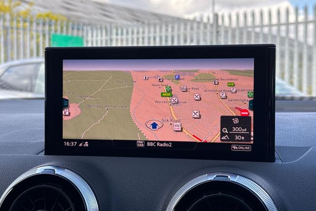 Audi Q2 Photo 14