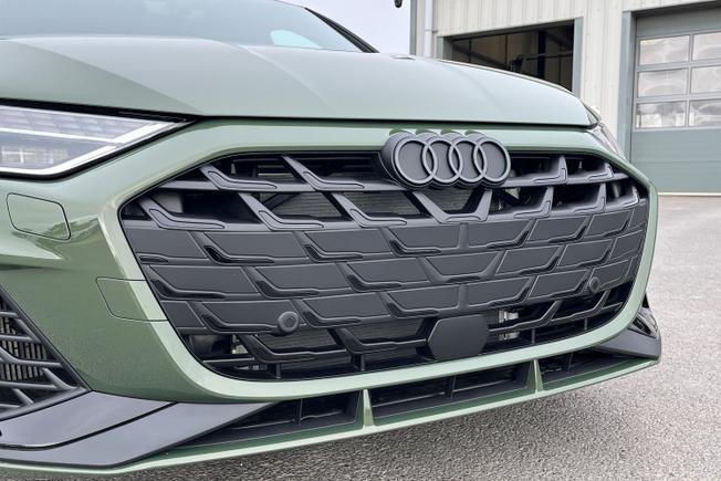 AUDI  S3 Saloon Photo 23