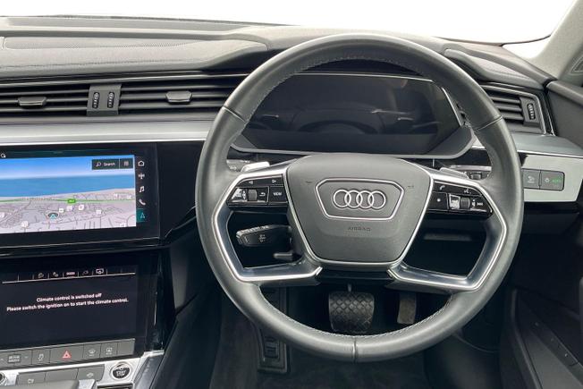 AUDI Q8 E-Tron Photo 11