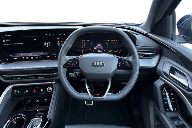 AUDI Q5 SUV Photo 11