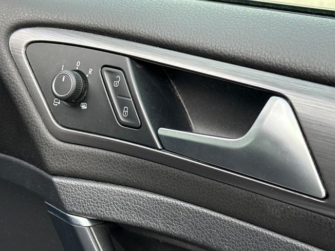 VOLKSWAGEN Golf Photo 47