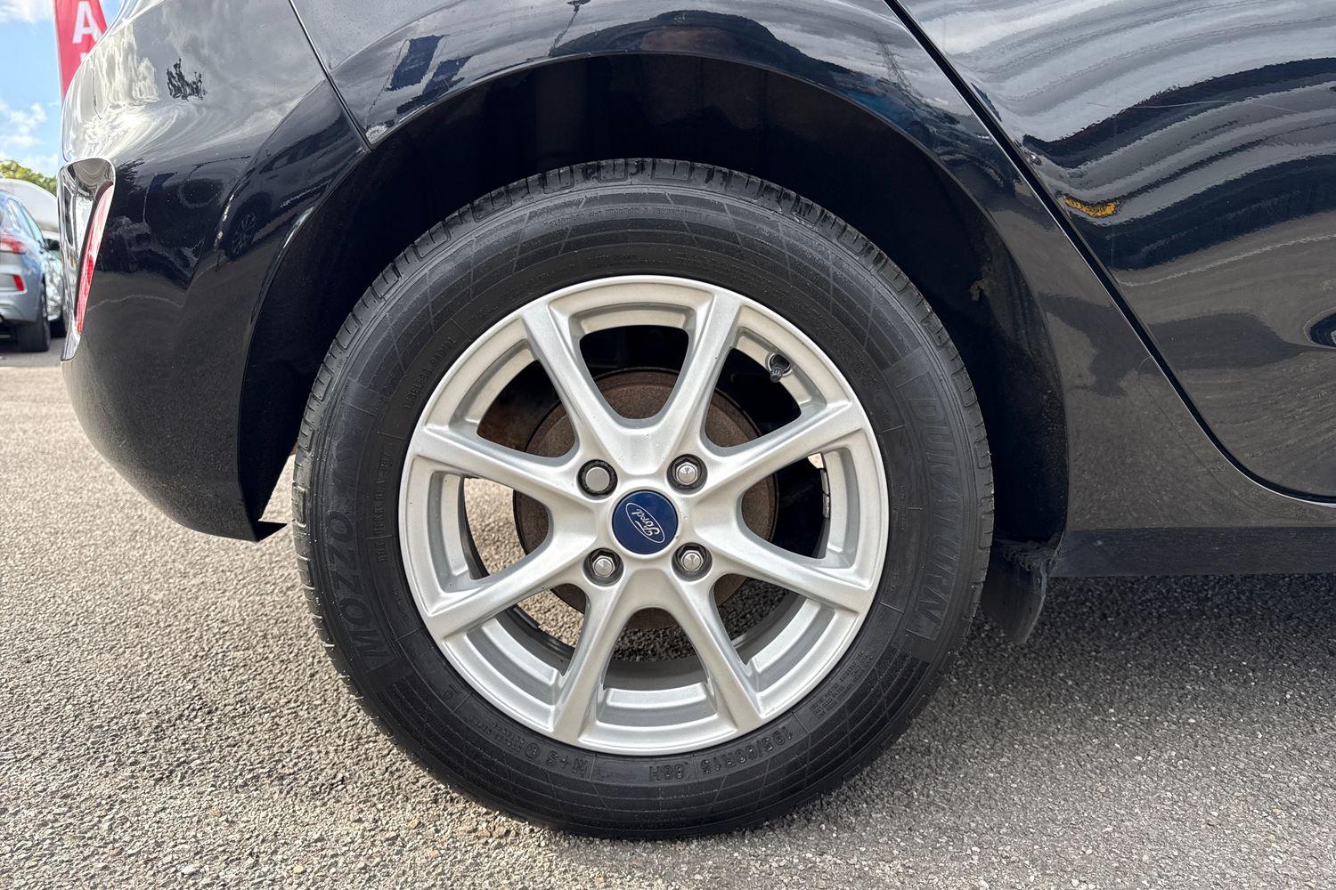 Ford FIESTA Photo 7