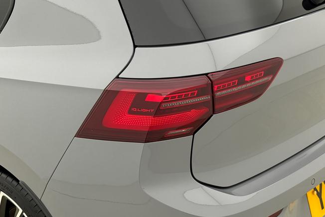 VOLKSWAGEN Golf Photo 18