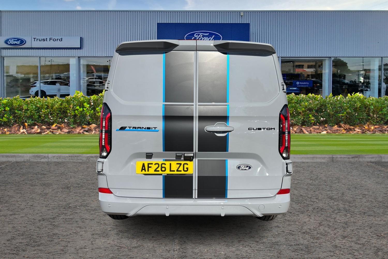 Ford E-TRANSIT CUSTOM Photo 12