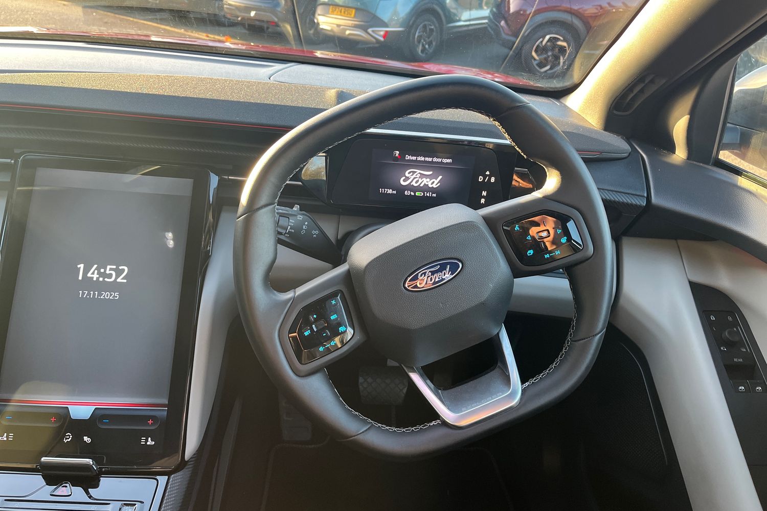 Ford Explorer Photo 11