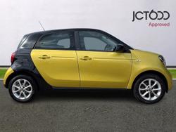 SMART ForFour Photo 4