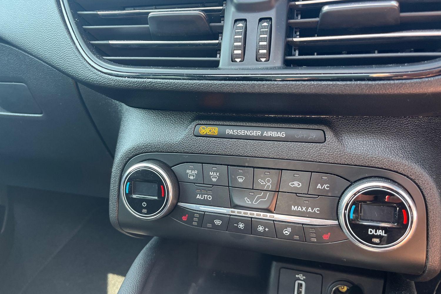 Ford FOCUS Photo 36